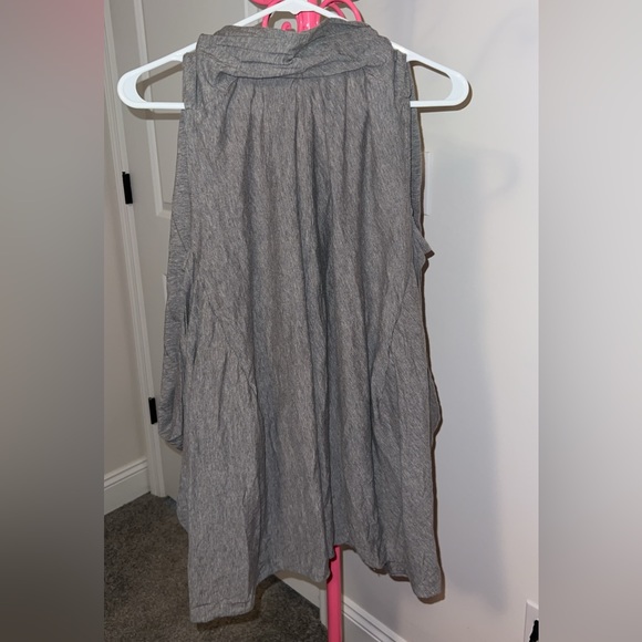 Large Women’s Zip Top - Picture 3 of 3